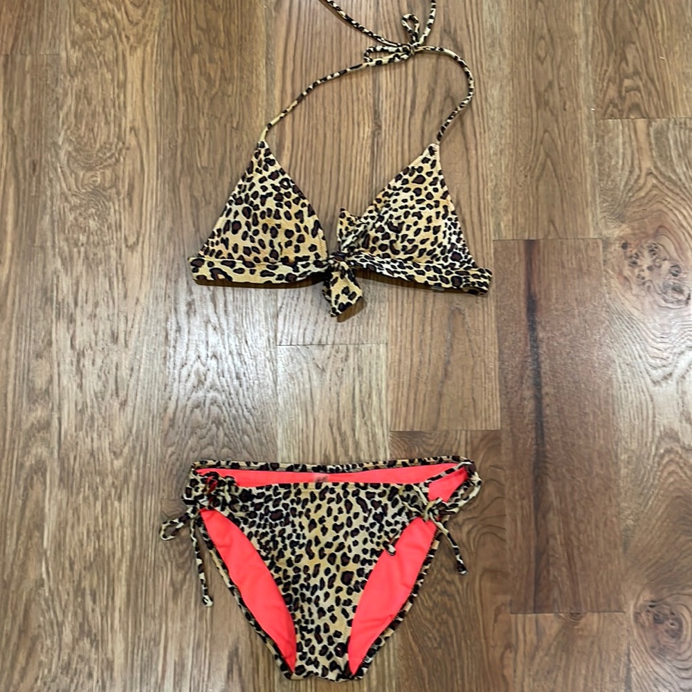 VS animal print bikini! Size S. Padded removable cups, tie bottoms w neon trim